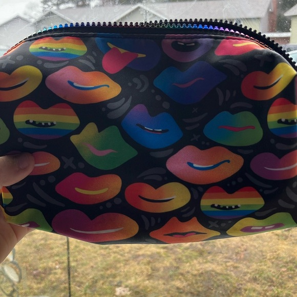 Jason Naylor Make-up Bag. - Picture 1 of 4